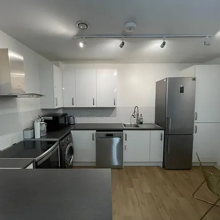 Spacious 2 Bedroom Modern Flat & Parking London Exterior photo