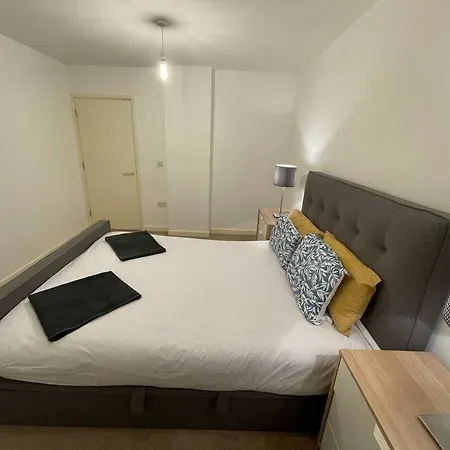 Spacious 2 Bedroom Modern Flat & Parking London Exterior photo
