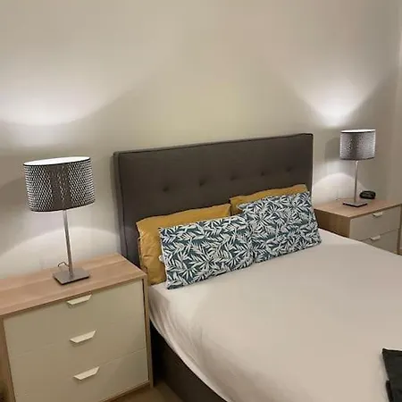 Spacious 2 Bedroom Modern Flat & Parking London Exterior photo