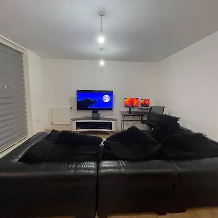 Spacious 2 Bedroom Modern Flat & Parking London Exterior photo