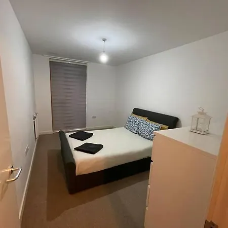 Spacious 2 Bedroom Modern Flat & Parking London Exterior photo