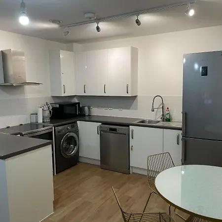 Spacious 2 Bedroom Modern Flat & Parking London Exterior photo